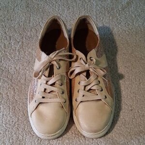 Trask Women's Cream & Silver Metallic Lace-Up Sneakers 9.5